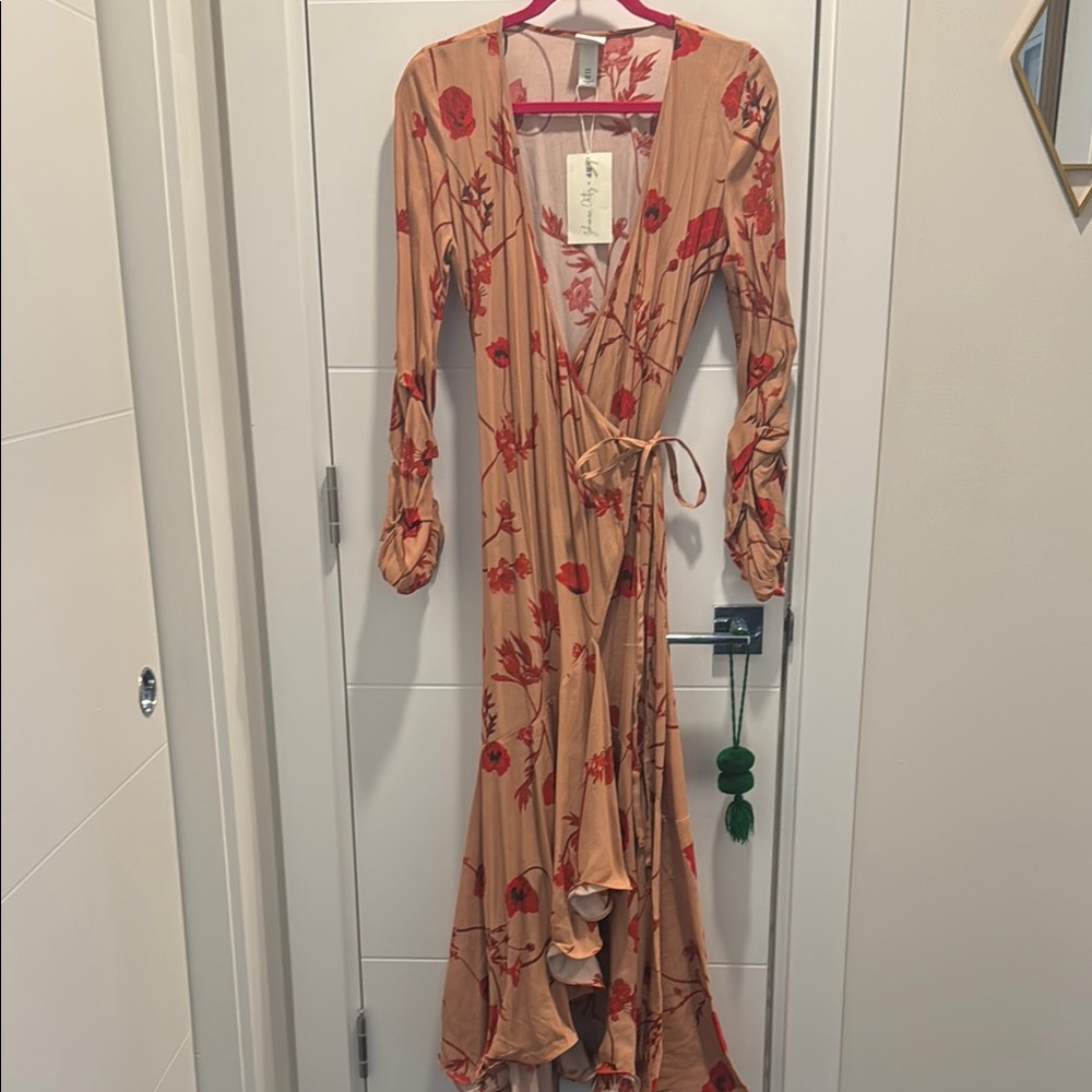H&M x Johanna Ortiz Floral Wrap Dress in Red and pink - Picture 4 of 10